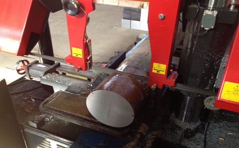 覃塘卧式带锯床加工时出现明显振荡如何排查？